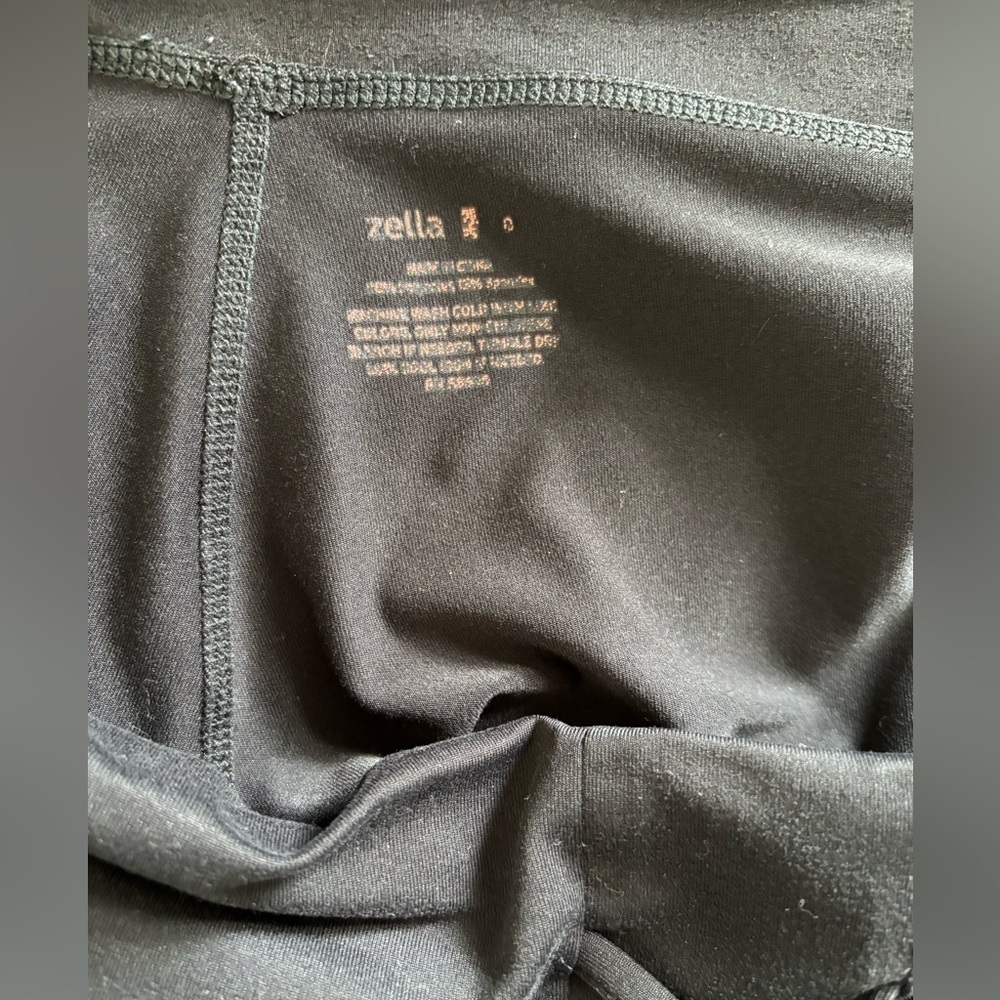 Zelle black wide leg, cropped, athletic pants, size medium - Picture 4 of 6